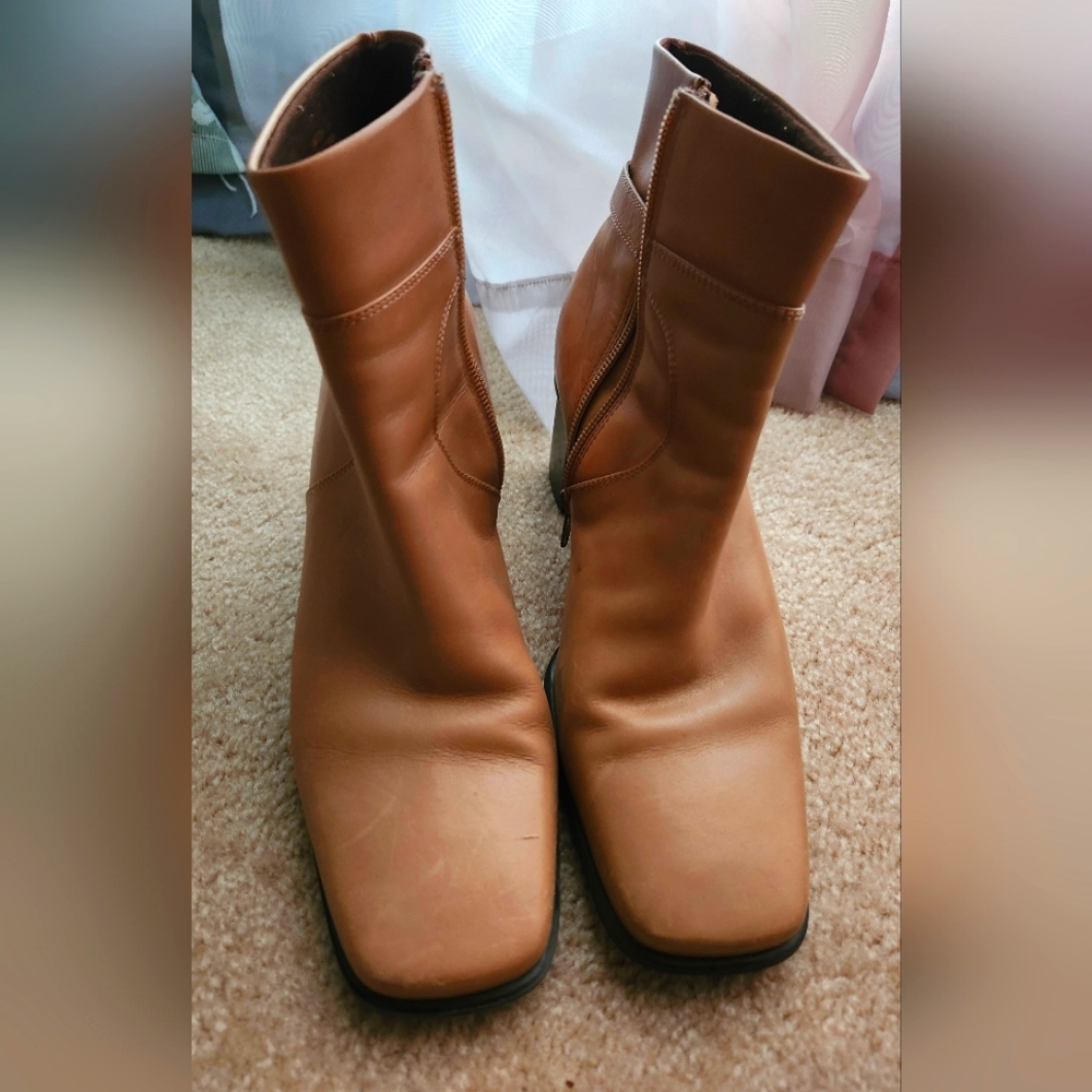 Liz Claiborne Tan Leather Ankle Boots